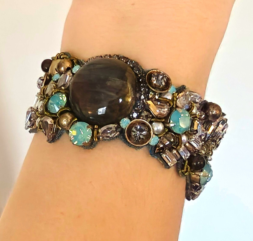 Multicolor Beaded Bracelet Crystal Round Gray Blue Stone Magnetic Clasp 7.5 in.